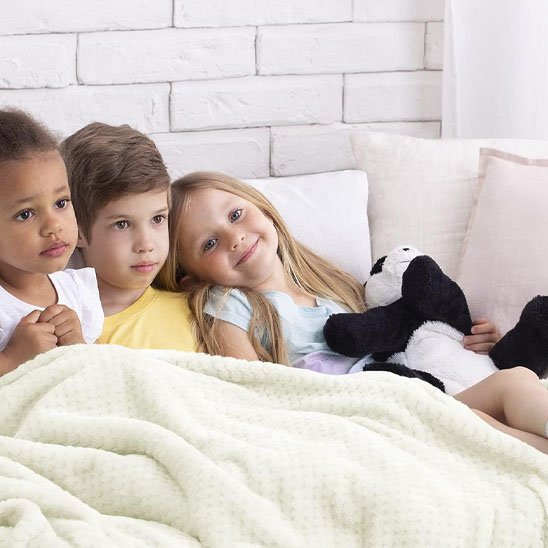 Couverture bébé enfants allongés