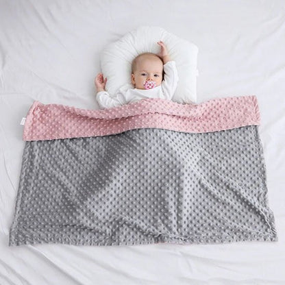 Couverture bébé rose et grise bebe allonge